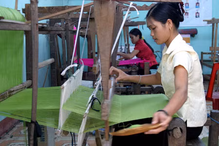 Tạo việc làm cho phụ nữ dân tộc thiểu số ảnh 1