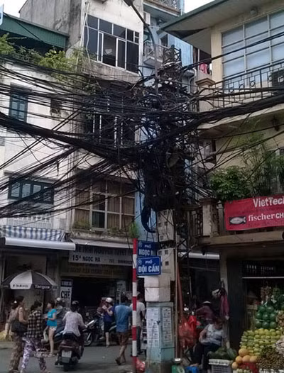 Dọn dẹp “rác trời” ảnh 2