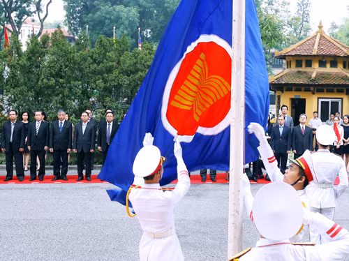 Lễ thượng cờ ASEAN và Quốc kỳ Việt Nam ảnh 1