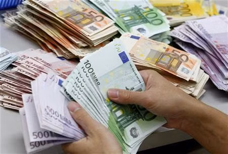 Euro xuống giá sau tin cứu trợ ngân hàng Bồ Đào Nha ảnh 1
