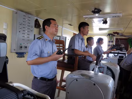 Tổ quốc trên vai người Thuyền trưởng ảnh 1