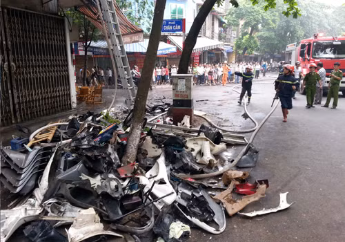 Cháy khu nhà cổ trên đường Phủ Doãn, Hà Nội ảnh 3