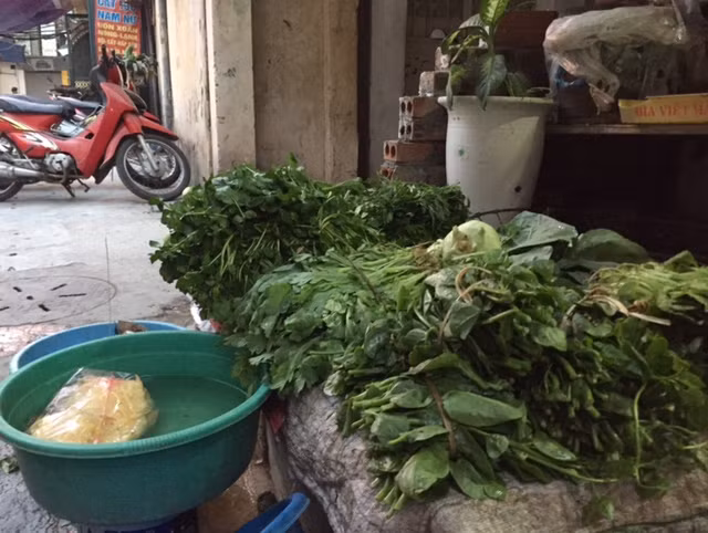 Bán 2 cân rau xanh mới mua được một bát phở ảnh 1