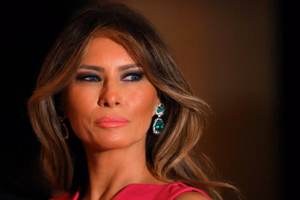 Bị coi là 'gái gọi cao cấp', vợ ông Trump kiện báo Anh ra tòa ảnh 1