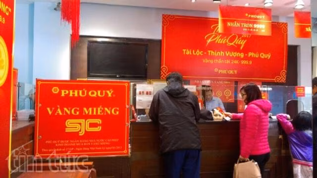 Nhiều 'chiêu' hút khách ngày vía Thần Tài ảnh 3