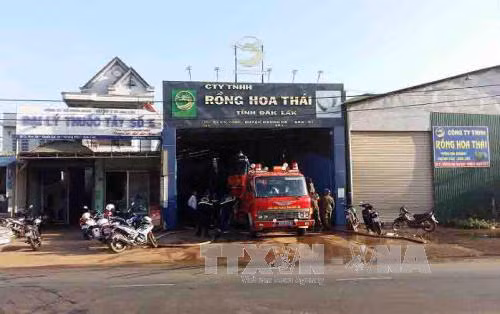 Kịp thời dập tắt đám cháy nhà kho nằm sâu trong khu dân cư tại Đắc Lắk ảnh 1
