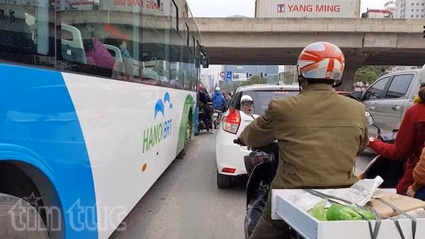 Xử lý nghiêm phương tiện lấn làn buýt nhanh ảnh 2