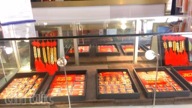 Nhiều 'chiêu' hút khách ngày vía Thần Tài ảnh 6