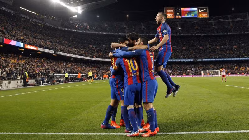 Barcelona vắng ‘người hùng kiêm tội đồ’ Suarez ở trận chung kết Cúp Nhà vua ảnh 1