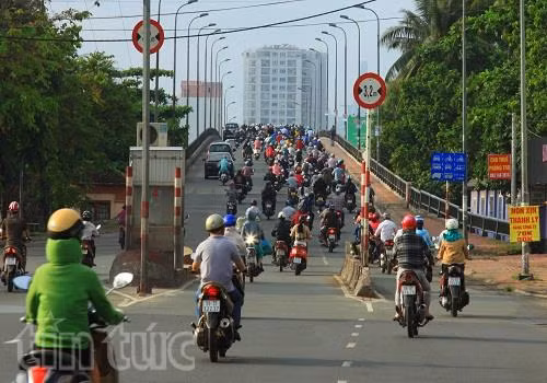 Giao thông TP Hồ Chí Minh ngột ngạt lại ngày đầu tuần sau Tết ảnh 11