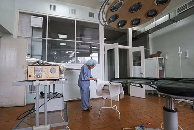 Nữ bác sĩ 89 tuổi thực hiện hàng trăm cuộc phẫu thuật mỗi năm ảnh 11