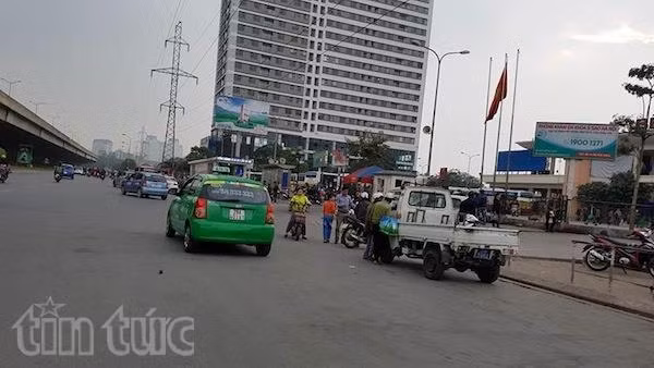 Chiều mùng 5 Tết, cửa ngõ phía Nam ùn ứ, các cửa ngõ vào nội đô 'vắng lạ' ảnh 5