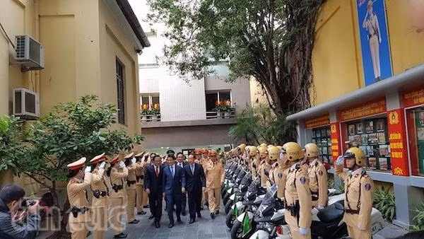 Chốt trực tại 361 điểm nóng giao thông để xử lý nhanh ùn tắc, tai nạn ảnh 3
