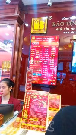 Nhiều 'chiêu' hút khách ngày vía Thần Tài ảnh 9