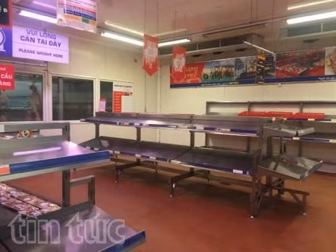 Sau Tết, rau chợ rẻ bất ngờ, siêu thị khan hàng ảnh 5