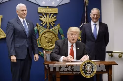 Tổng thống Trump bác phán quyết vô hiệu hóa lệnh cấm nhập cư ảnh 1
