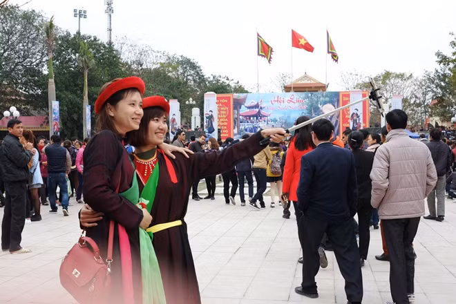 Đến Hội Lim, ngắm liền anh, liền chị náo nức... “seo phi” ảnh 1