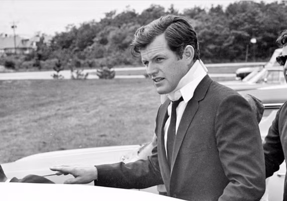 Vụ tai nạn chấm dứt giấc mơ Nhà Trắng của nhà Kennedy ảnh 2