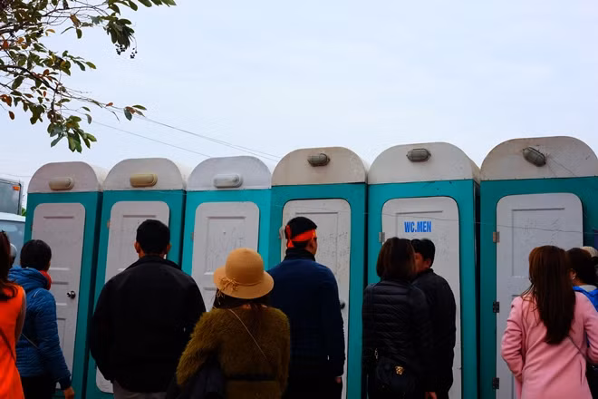 Du khách dự Hội Lim phải mất phí 5.000 đồng cho nhà vệ sinh... miễn phí ảnh 3