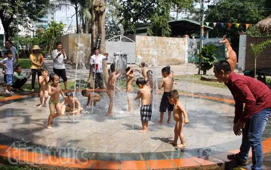 Thảo cầm viên ‘hút khách' trong ngày nghỉ cuối tuần đầu tiên năm Đinh Dậu ảnh 8