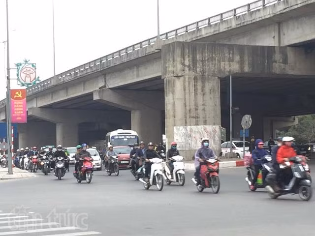 Hàng nghìn ô tô xếp hàng trên Cao tốc Pháp Vân-Cầu Giẽ ảnh 5