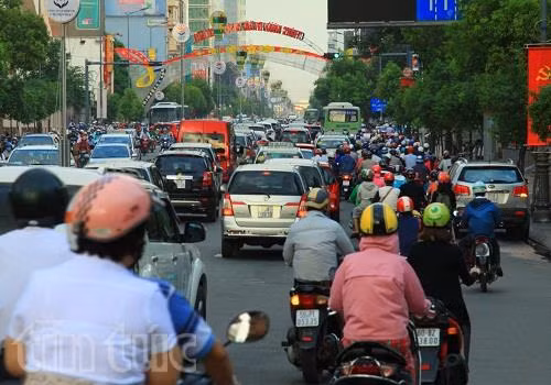 Giao thông TP Hồ Chí Minh ngột ngạt lại ngày đầu tuần sau Tết ảnh 4