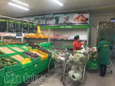 Sau Tết, rau chợ rẻ bất ngờ, siêu thị khan hàng ảnh 7
