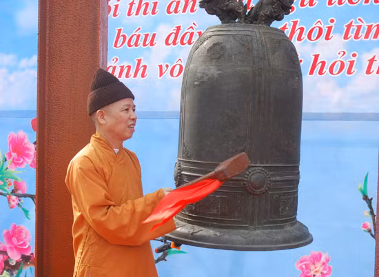 Hàng nghìn người đổ về núi thiêng Yên Tử dự khai hội 2017 ảnh 4
