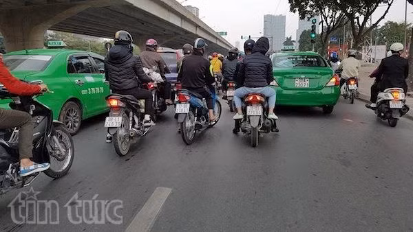 Chiều mùng 5 Tết, cửa ngõ phía Nam ùn ứ, các cửa ngõ vào nội đô 'vắng lạ' ảnh 3