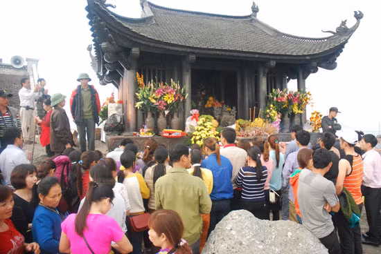 Hàng nghìn người đổ về núi thiêng Yên Tử dự khai hội 2017 ảnh 15