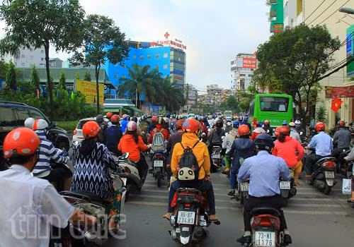 Giao thông TP Hồ Chí Minh ngột ngạt lại ngày đầu tuần sau Tết ảnh 12