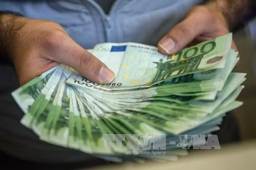 Đồng euro mạnh hay yếu với các nước EU? ảnh 1