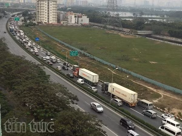 Chiều mùng 5 Tết, cửa ngõ phía Nam ùn ứ, các cửa ngõ vào nội đô 'vắng lạ' ảnh 1