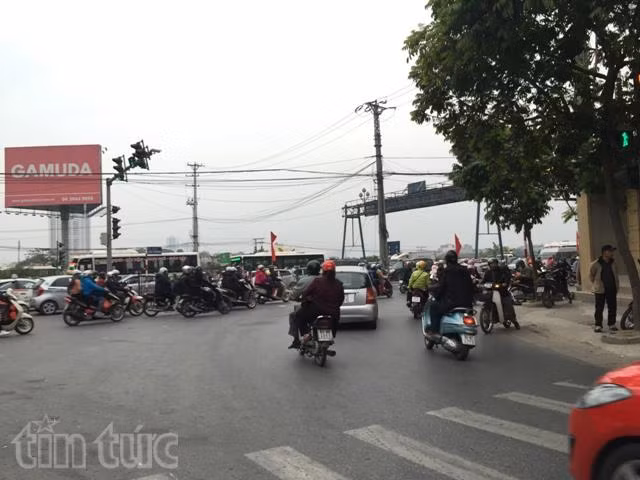 Hàng nghìn ô tô xếp hàng trên Cao tốc Pháp Vân-Cầu Giẽ ảnh 6