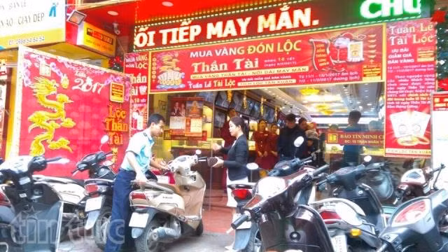 Nhiều 'chiêu' hút khách ngày vía Thần Tài ảnh 10