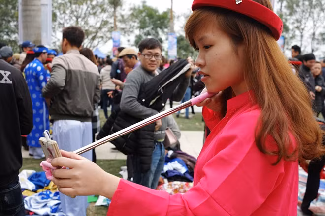 Đến Hội Lim, ngắm liền anh, liền chị náo nức... “seo phi” ảnh 2