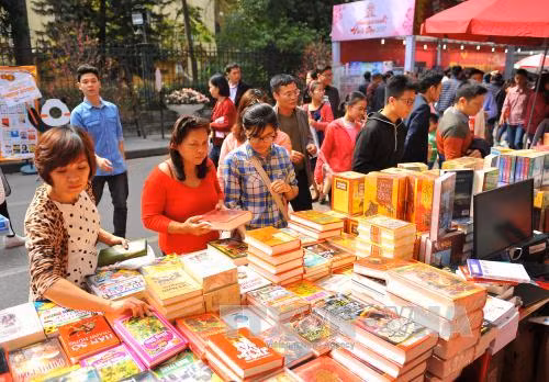Doanh thu Phố sách Hà Nội Xuân Đinh Dậu đạt trên 7 tỷ đồng ảnh 1