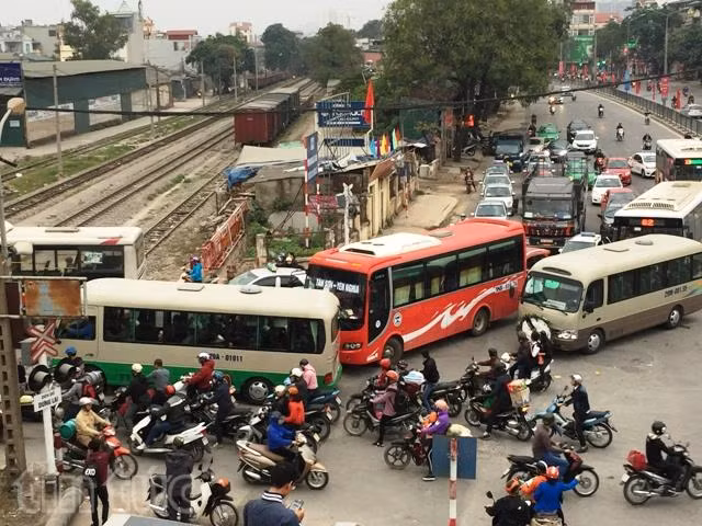 Hàng nghìn ô tô xếp hàng trên Cao tốc Pháp Vân-Cầu Giẽ ảnh 10