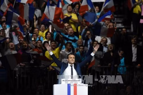 Bầu cử Pháp: Dư luận nghiêng về ứng viên Emmanuel Macron ảnh 1