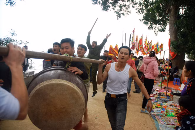 Đầu xuân lại nóng cảnh tranh cướp phết Hiền Quan ảnh 4