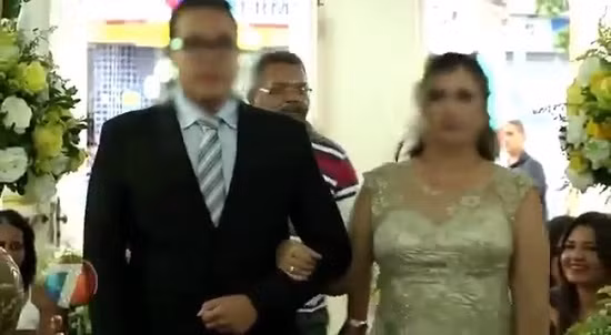 Sát thủ đi sau cô dâu, chú rể vào lễ đường, ngang nhiên rút súng bắn khách mời ảnh 1