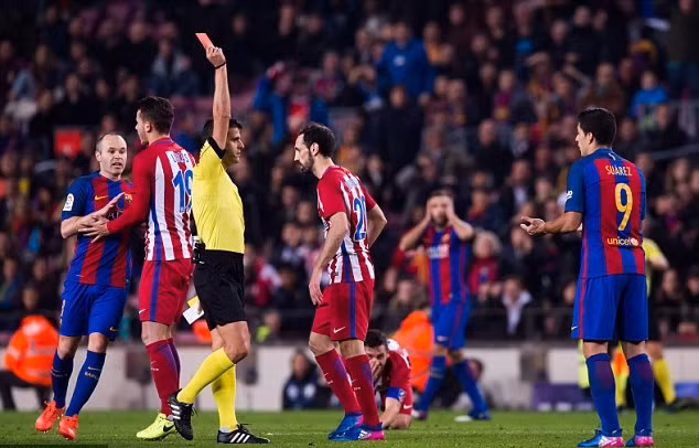 Barcelona vắng ‘người hùng kiêm tội đồ’ Suarez ở trận chung kết Cúp Nhà vua ảnh 2