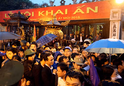 Lễ Khai Ấn đền Trần: Du khách vẫn phiền lòng ảnh 1