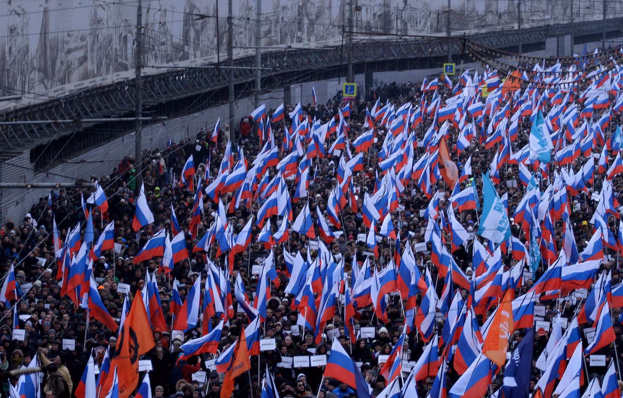Hàng nghìn người Nga thương tiếc ông Nemtsov ảnh 4