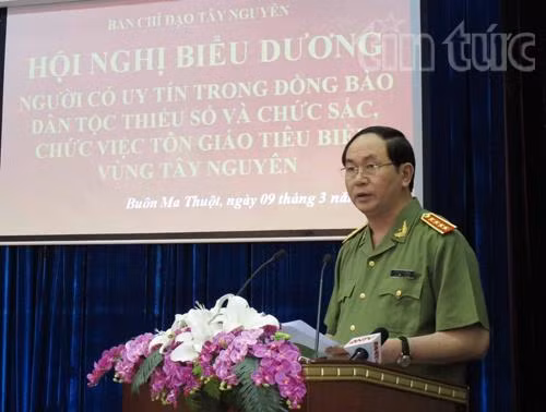 Đồng chí Lê Hồng Anh biểu dương người có uy tín đồng bào dân tộc ảnh 2