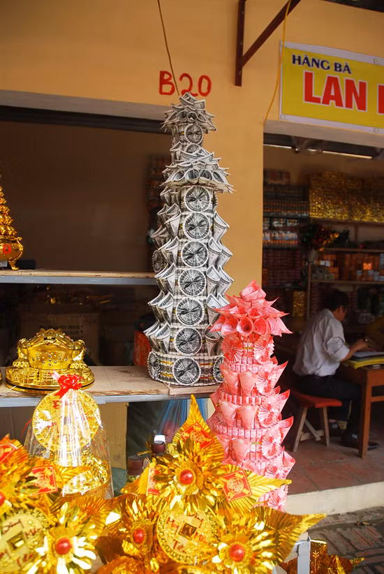 Chen chân xin lộc đền Bà Chúa Kho ảnh 16
