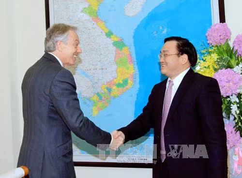 Phó Thủ tướng Hoàng Trung Hải tiếp ông Tony Blair ảnh 1