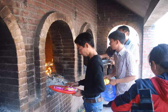 Chen chân xin lộc đền Bà Chúa Kho ảnh 14