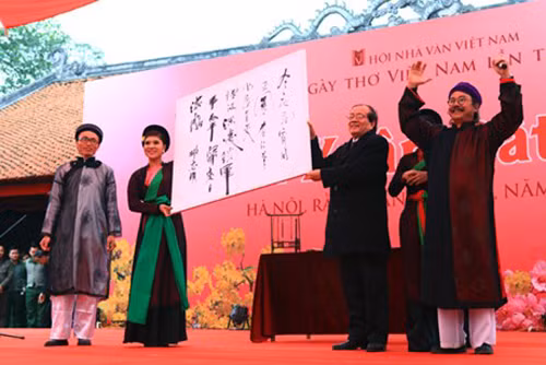 Ngày thơ Việt Nam 2015: Thơ Việt tỏa sáng năm châu ảnh 1