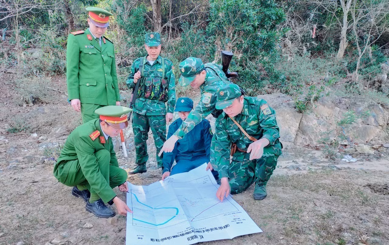 potal-xuan-binh-yen-tren-bien-cuong-muong-lat-cua-tinh-thanh-hoa-7221156.jpg